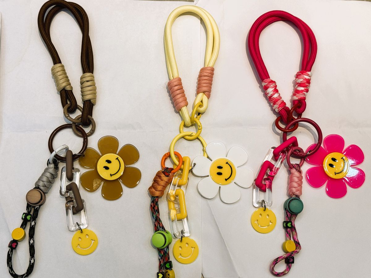 Key/Bag Charm Smile Flower E001