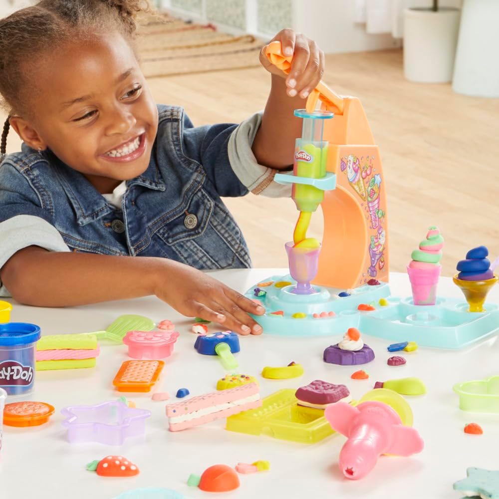HASBRO PLAYDOH KITCHEN CREATIONS TWIRL N SERVE ICE CREAM PLAYSET