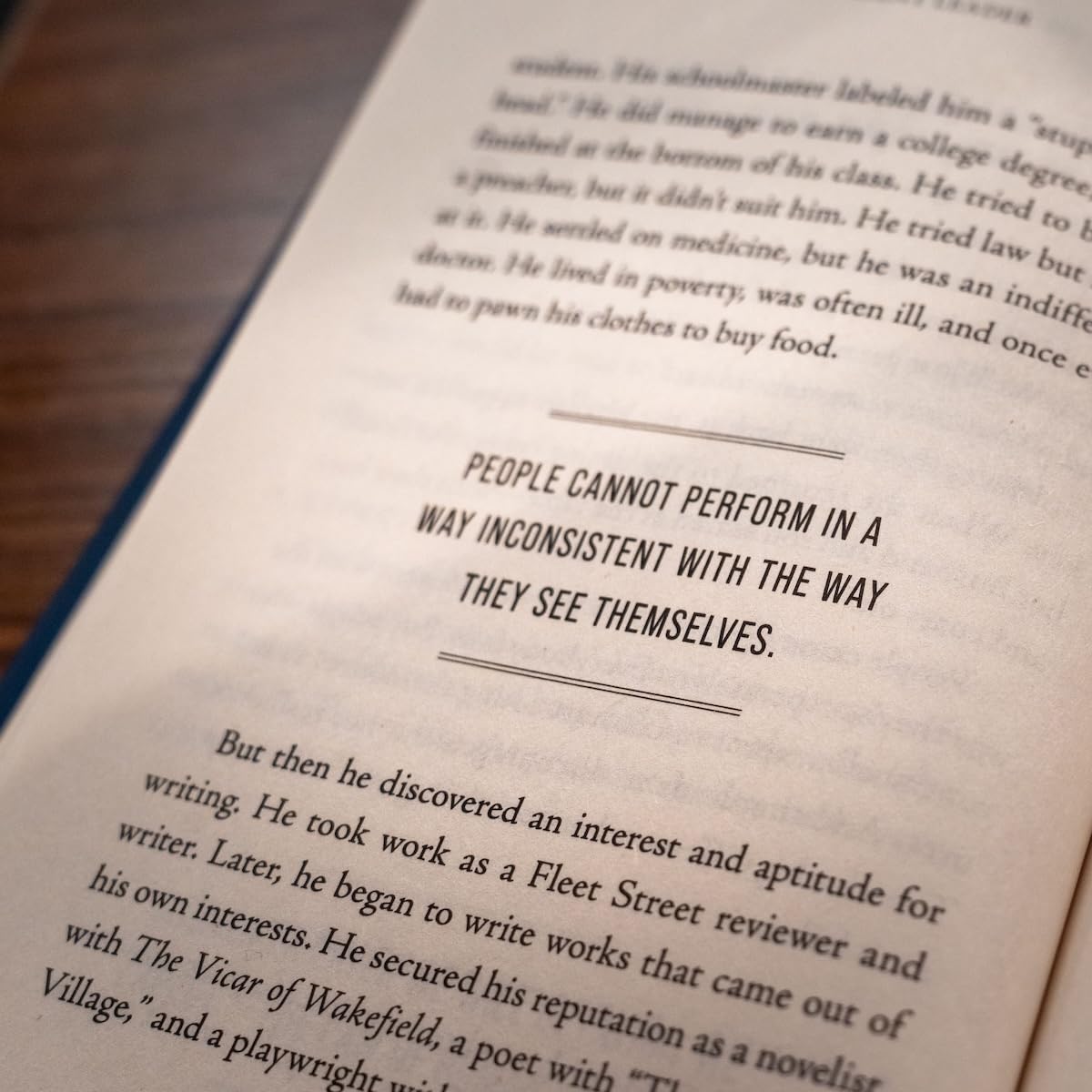 The Resilient Leader: Leverage Adversity to Advance your Team (Hardcover)
