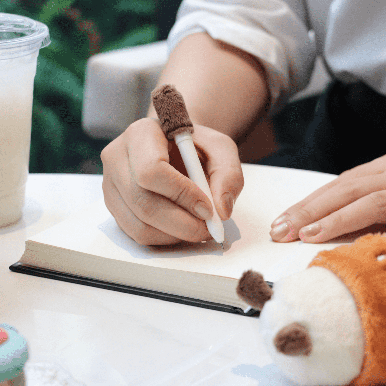 Pinching Plush 0.5mm Gel Pen Bag Charm - Milk Tea