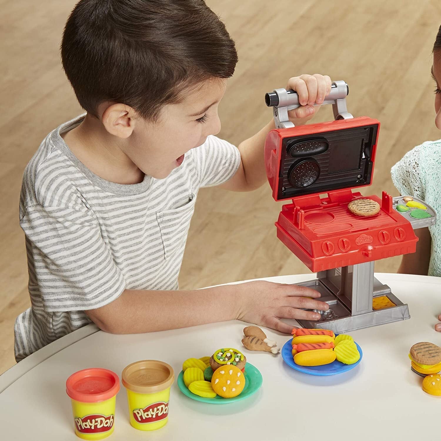 HASBRO PLAYDOH GRILL N STAMP PLAYSET